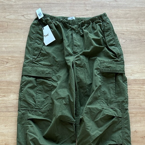 NWT Aritzia TNA Cole Paratroop Pant (Fatigue) - Picture 2 of 10